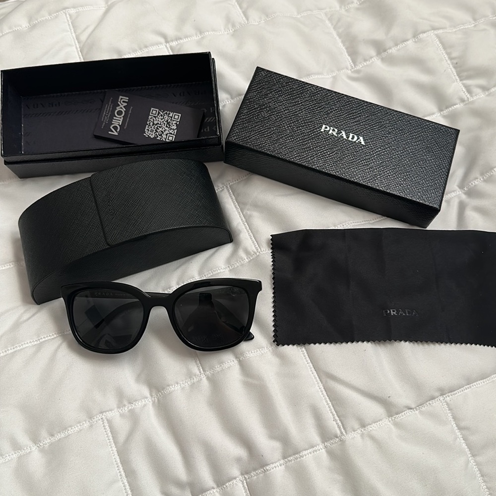 Prada cat eye Sunglasses - Picture 4 of 7